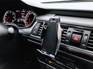 Busy Mobilhållare Till Bil Med Smart Sensor Och Trådlös Laddning