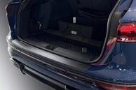 Lastskydd Svart Audi Q6 E-Tron 2024->